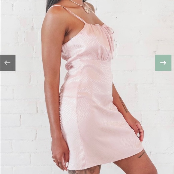 Pink satin mini dress - Picture 3 of 9